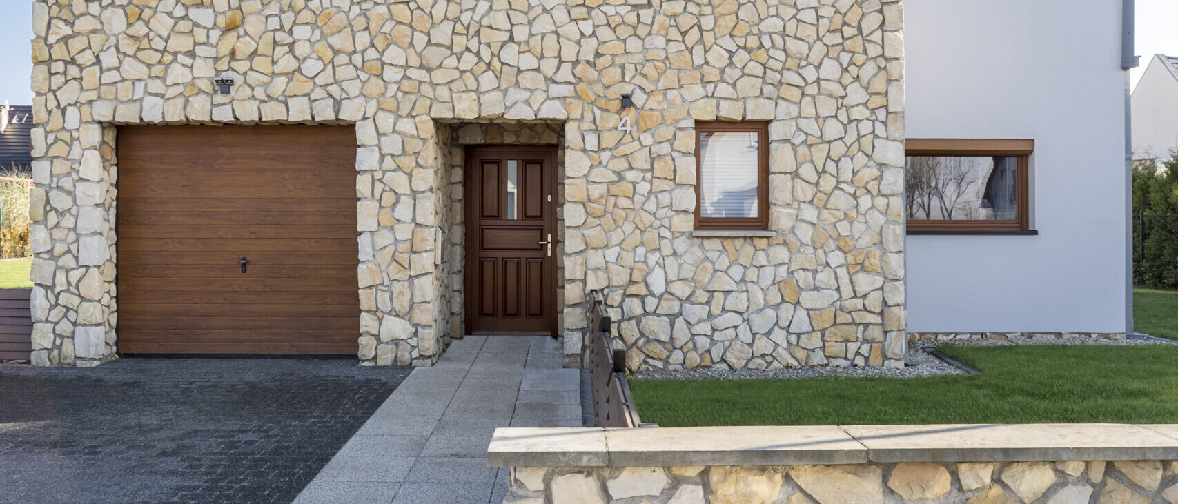 5. Pierre mince (attachée) : minéral haut de gamme