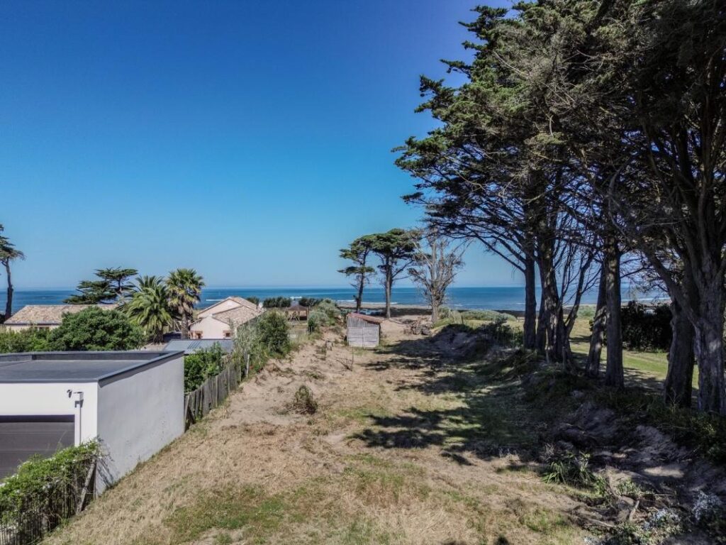 Terrain à vendre à Pornichet - Terrain constructible de 2300m² à La Plaine-sur-Mer, situation privilégiée pour votre projet Bâti85